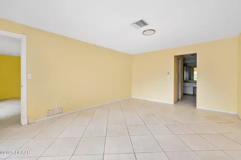 Living - 39 Bosarvey Cir, Ormond Beach, FL 32176 photo 8 of 8