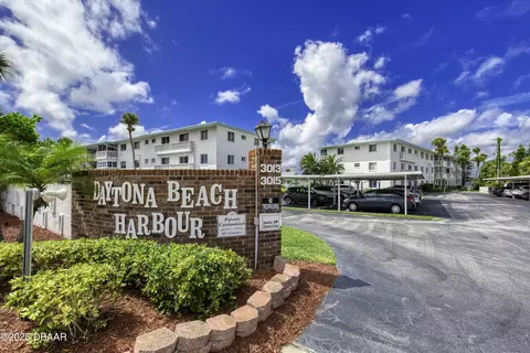 3013 N Halifax Ave, Daytona Beach, FL 32118