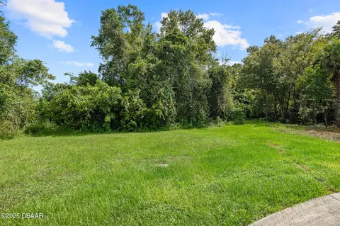 1082 Yaupon St, Daytona Beach, FL 32117