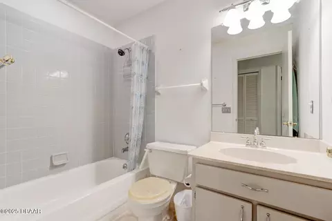 Bath - 611 Parque Dr, Ormond Beach, FL 32174 photo 2 of 2