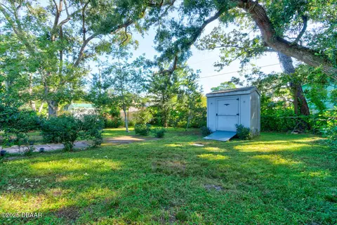 Exterior - 611 Parque Dr, Ormond Beach, FL 32174 photo 6 of 11