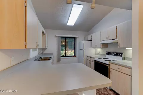 Kitchen - 611 Parque Dr, Ormond Beach, FL 32174 photo 2 of 3