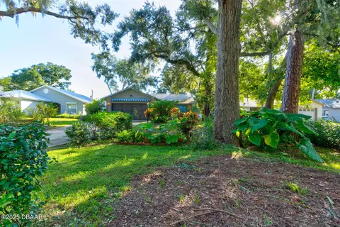 Exterior - 611 Parque Dr, Ormond Beach, FL 32174 photo 3 of 11