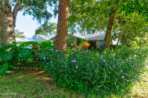 Exterior - 611 Parque Dr, Ormond Beach, FL 32174 photo 2 of 11