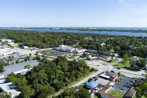 View/Area - 611 Parque Dr, Ormond Beach, FL 32174 photo 4 of 5
