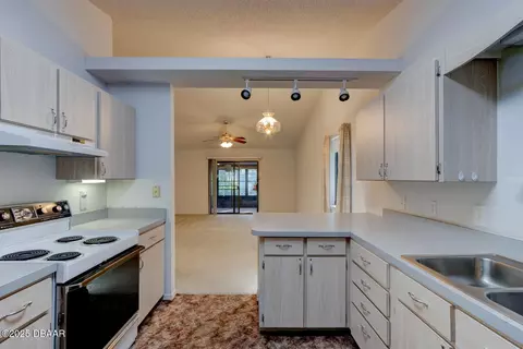 Kitchen - 611 Parque Dr, Ormond Beach, FL 32174 photo 3 of 3