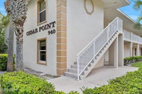 940 15th St #103, Holly Hill, FL 32117