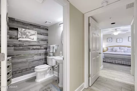Bath - 1 John Anderson Dr #607, Ormond Beach, FL 32176 photo 1 of 7