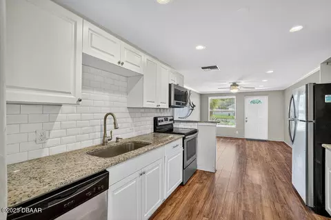 Kitchen - 68 Ocean Shore Dr, Ormond Beach, FL 32176 photo 4 of 4