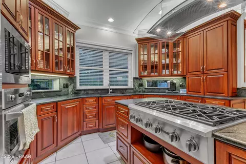 Kitchen - 15 Broadriver Rd, Ormond Beach, FL 32174 photo 6 of 7