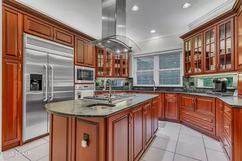 Kitchen - 15 Broadriver Rd, Ormond Beach, FL 32174 photo 5 of 7