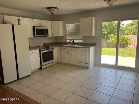 Kitchen - 1340 Par Ave, Ormond Beach, FL 32174 photo 1 of 2