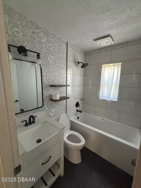 Bath - 1340 Par Ave, Ormond Beach, FL 32174 photo 1 of 3