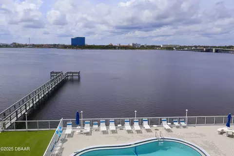 118 S Halifax Ave, Daytona Beach, FL 32118