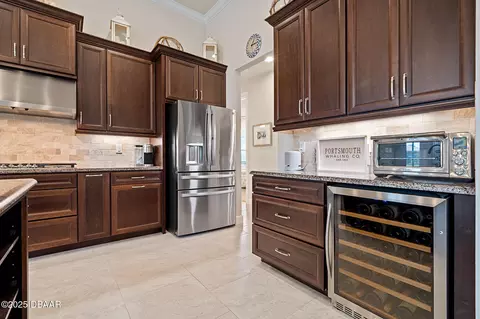 Kitchen - 524 Wingspan Dr, Ormond Beach, FL 32174 photo 5 of 7