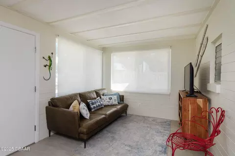 Living - 13 Palmetto Dr, Ormond Beach, FL 32176 photo 4 of 5