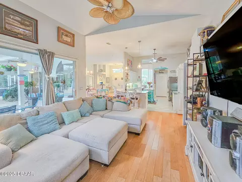 Living - 63 Bay Lake Dr, Ormond Beach, FL 32174 photo 3 of 4