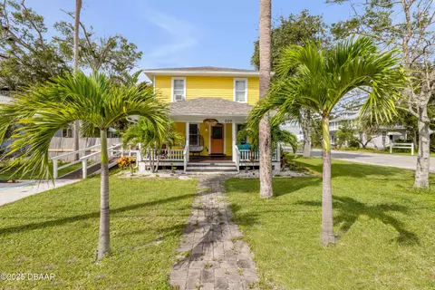 200 Live Oak St, New Smyrna Beach, FL 32168