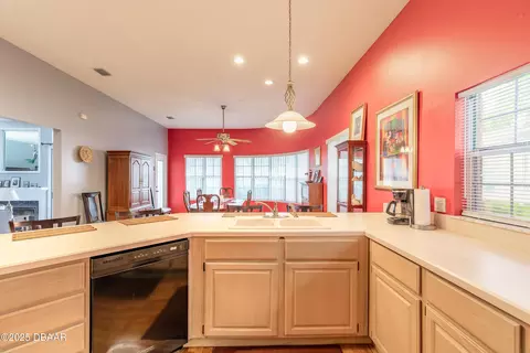 Kitchen - 4 Fernery Trl N, Ormond Beach, FL 32174 photo 4 of 5