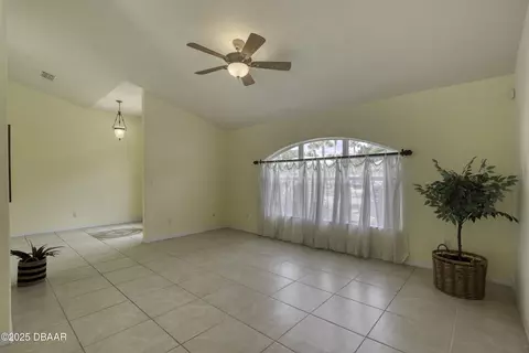 Living - 28 Peruvian Ln, Ormond Beach, FL 32174 photo 4 of 11