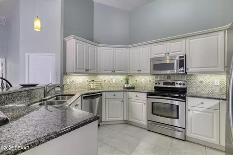 Kitchen - 28 Peruvian Ln, Ormond Beach, FL 32174 photo 3 of 4