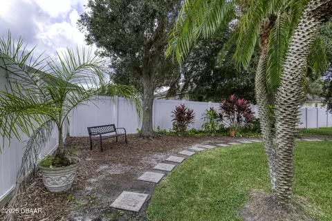 Exterior - 28 Peruvian Ln, Ormond Beach, FL 32174 photo 4 of 11