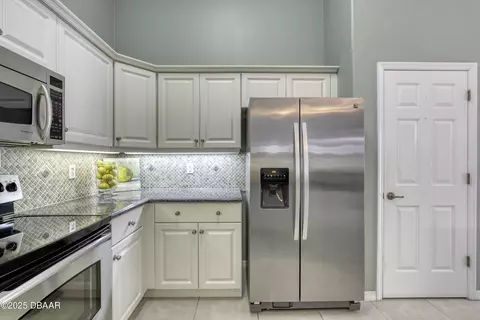 Kitchen - 28 Peruvian Ln, Ormond Beach, FL 32174 photo 4 of 4