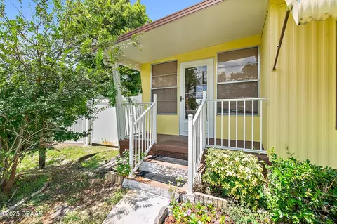 715 Larado Dr, Port Orange, FL 32129