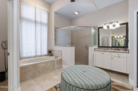 Bath - 945 Stone Lake Dr, Ormond Beach, FL 32174 photo 2 of 4
