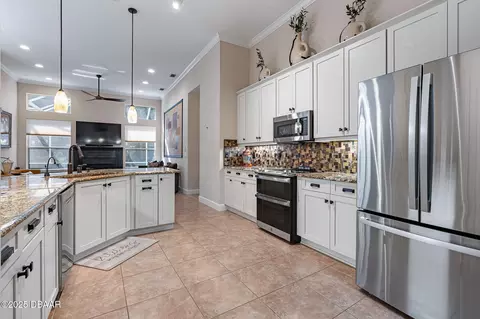 Kitchen - 945 Stone Lake Dr, Ormond Beach, FL 32174 photo 3 of 5