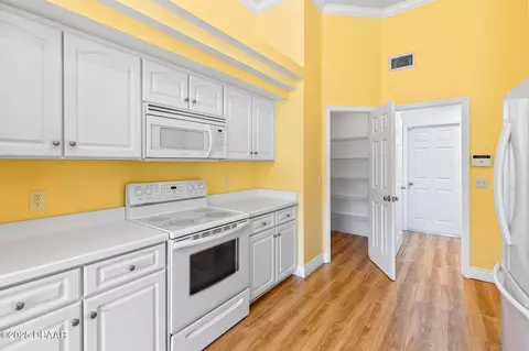 Kitchen - 21 Greenvale Dr, Ormond Beach, FL 32174 photo 4 of 5