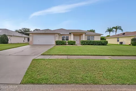 5 Jib Dr, South Daytona, FL 32119