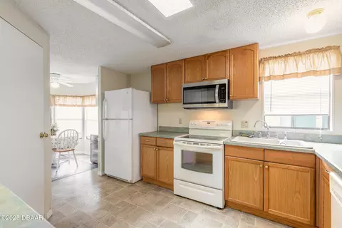 130 Charles St, Edgewater, FL 32141 photo 10