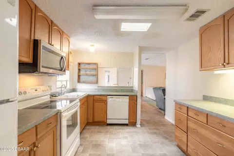130 Charles St, Edgewater, FL 32141 photo 9
