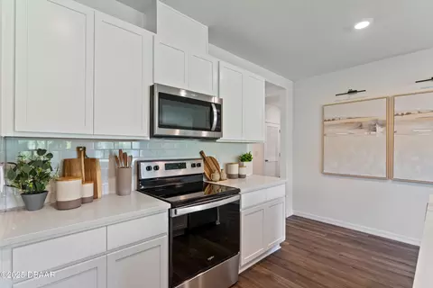 Kitchen - 1615 Houmas St, Ormond Beach, FL 32174 photo 6 of 9