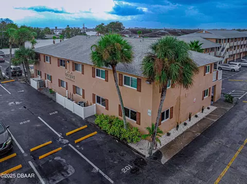 411 N Halifax Ave, Daytona Beach, FL 32118