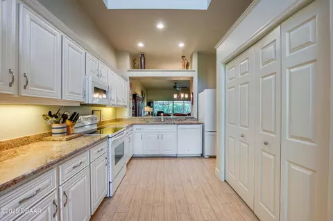 Kitchen - 1113 Glengad Run, Ormond Beach, FL 32174 photo 3 of 3