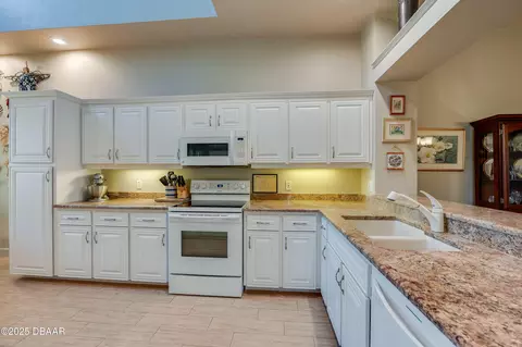 Kitchen - 1113 Glengad Run, Ormond Beach, FL 32174 photo 2 of 3