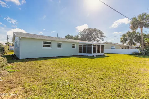Exterior - 47 Fairway Dr, Ormond Beach, FL 32176 photo 4 of 7