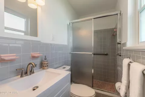 Bath - 47 Fairway Dr, Ormond Beach, FL 32176 photo 2 of 2