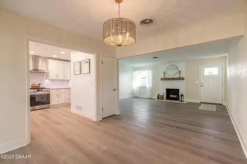 Living - 47 Fairway Dr, Ormond Beach, FL 32176 photo 2 of 4
