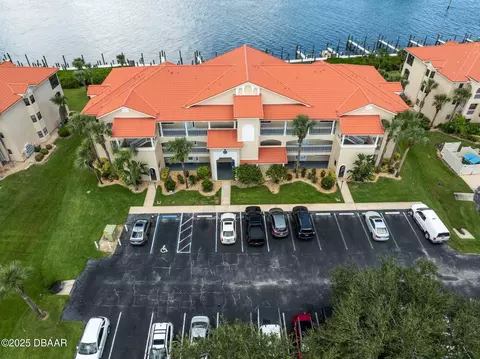 462 Bouchelle Dr, New Smyrna Beach, FL 32169