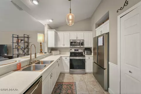 Kitchen - 34 Blockhouse Ct, Ormond Beach, FL 32174 photo 2 of 3
