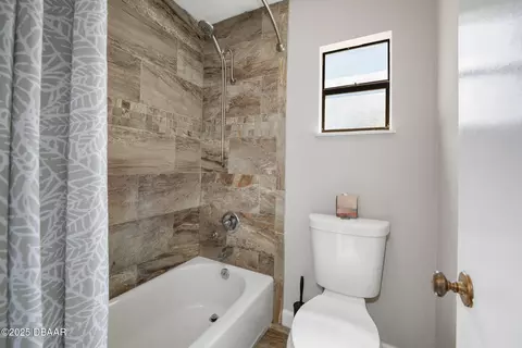 Bath - 105 Northbrook Ln, Ormond Beach, FL 32174 photo 3 of 4