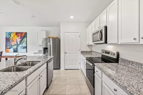 Kitchen - 350 Sunset Point Dr, Ormond Beach, FL 32174 photo 2 of 4