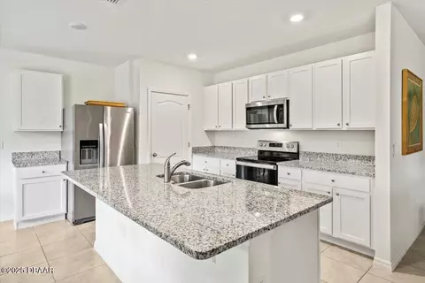 Kitchen - 350 Sunset Point Dr, Ormond Beach, FL 32174 photo 4 of 4