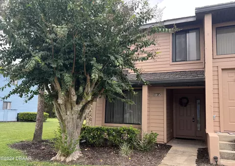 129 Blue Heron Dr, Daytona Beach, FL 32119
