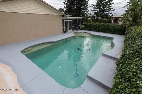 Exterior - 26 Sunny Beach Dr, Ormond Beach, FL 32176 photo 4 of 9