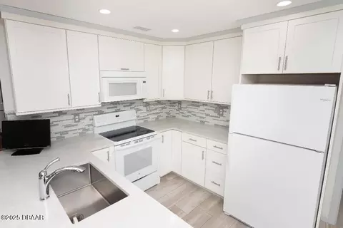 Kitchen - 26 Sunny Beach Dr, Ormond Beach, FL 32176 photo 2 of 3