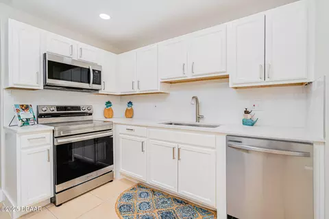 Kitchen - 8 Hibiscus Dr, Ormond Beach, FL 32176 photo 4 of 4